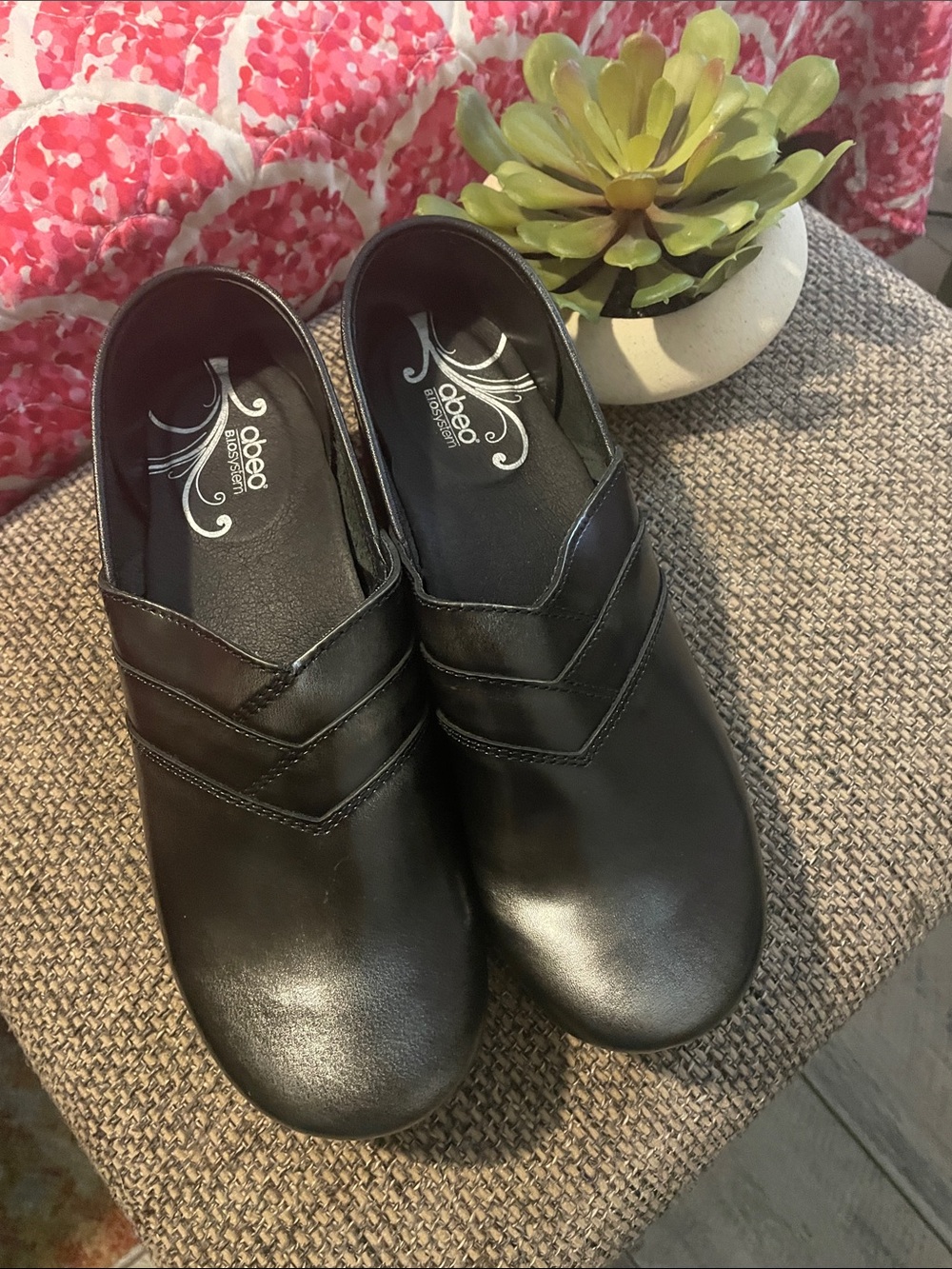 Abeo Black Leather Slip-On Mules